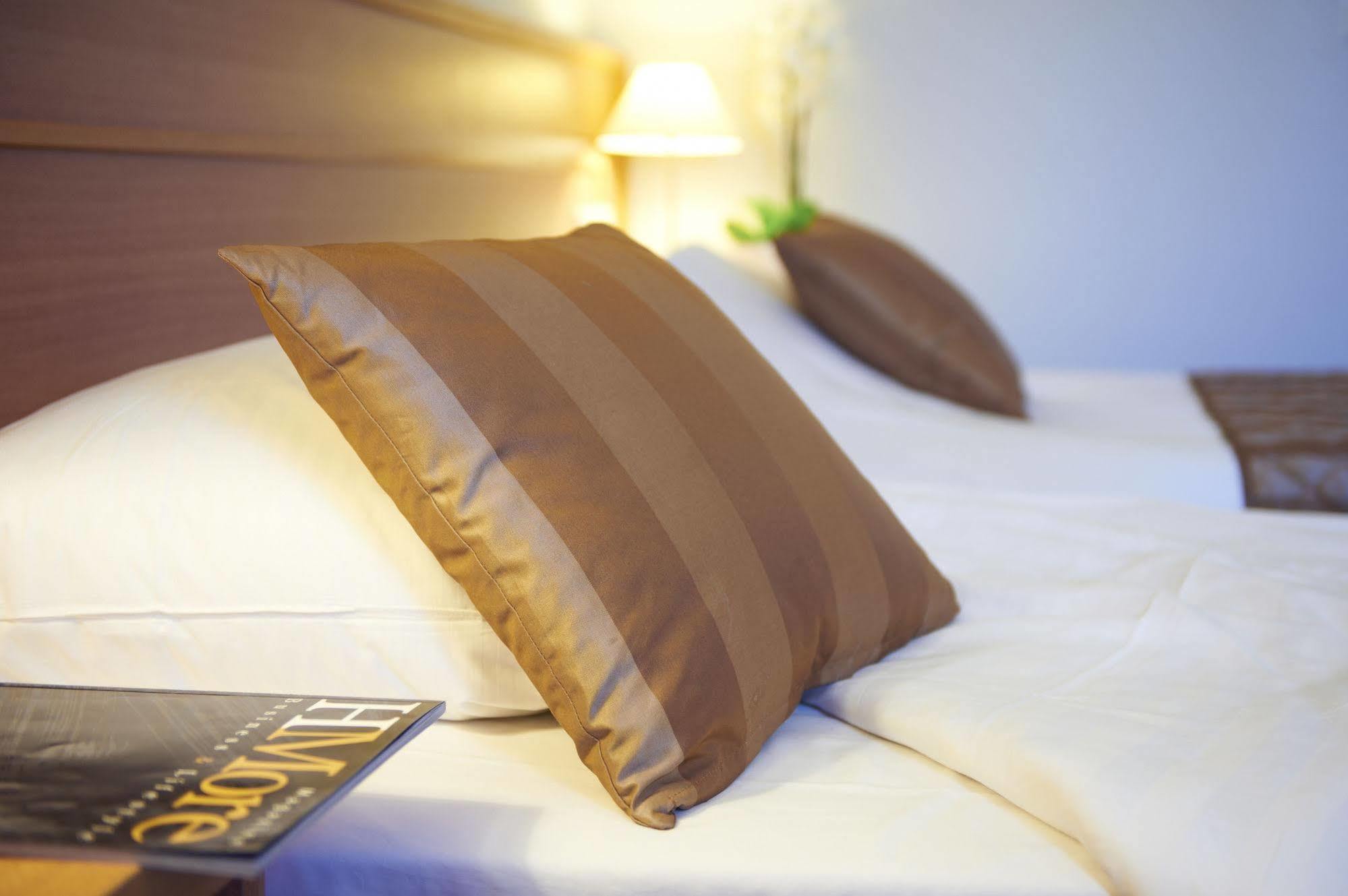 Bastion Hotel Херлен Экстерьер фото